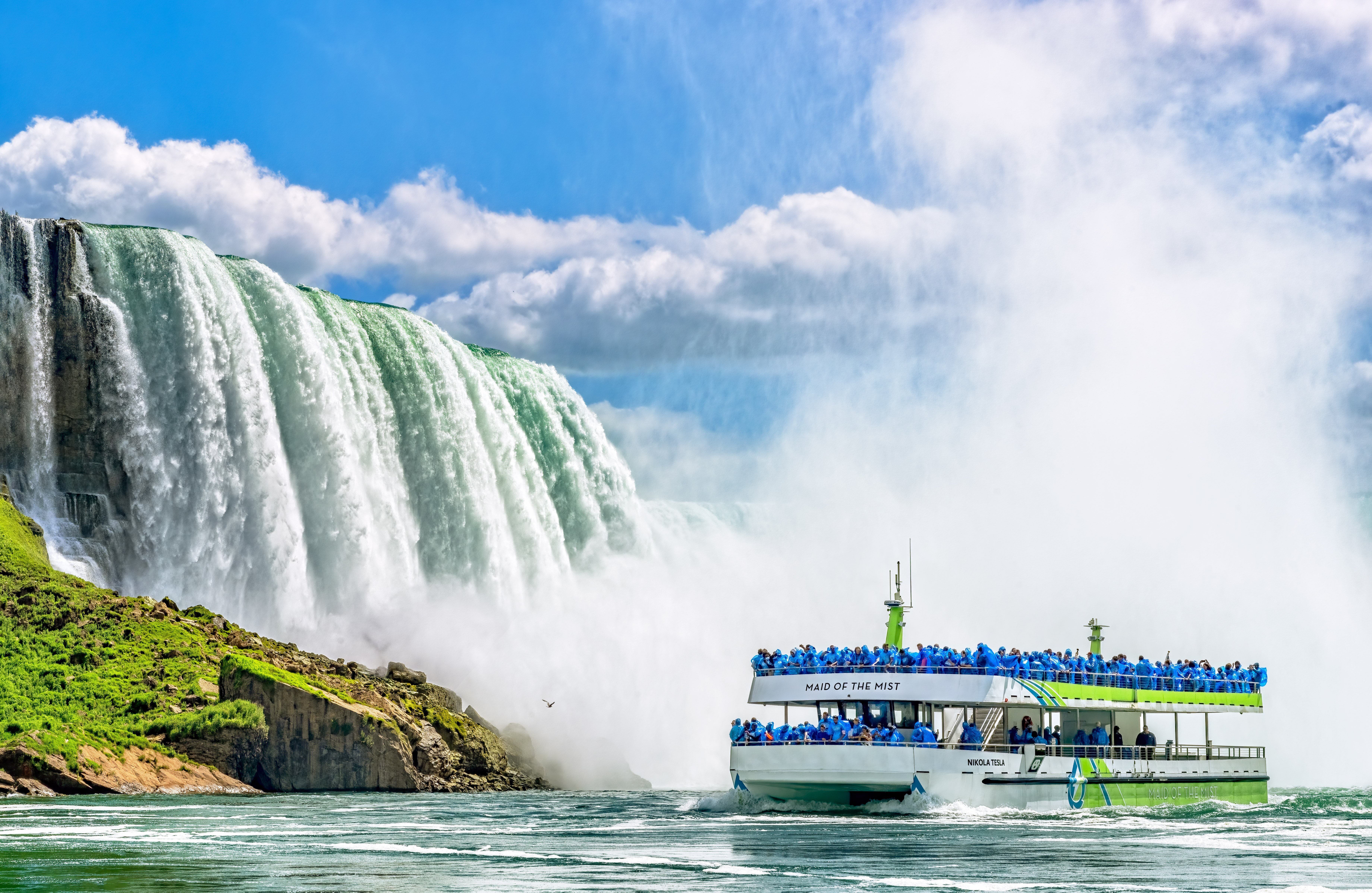 maid of the mist        
        <figure class=