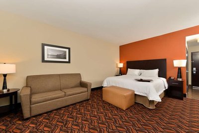 Hotel photo 9 of Hampton Inn & Suites Harvey/New Orleans West Bank.