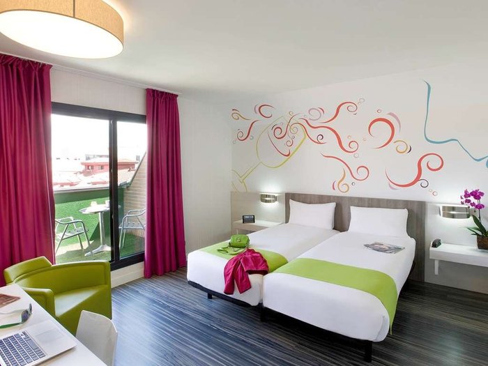 Imagen 2 de Ibis Styles Madrid Prado