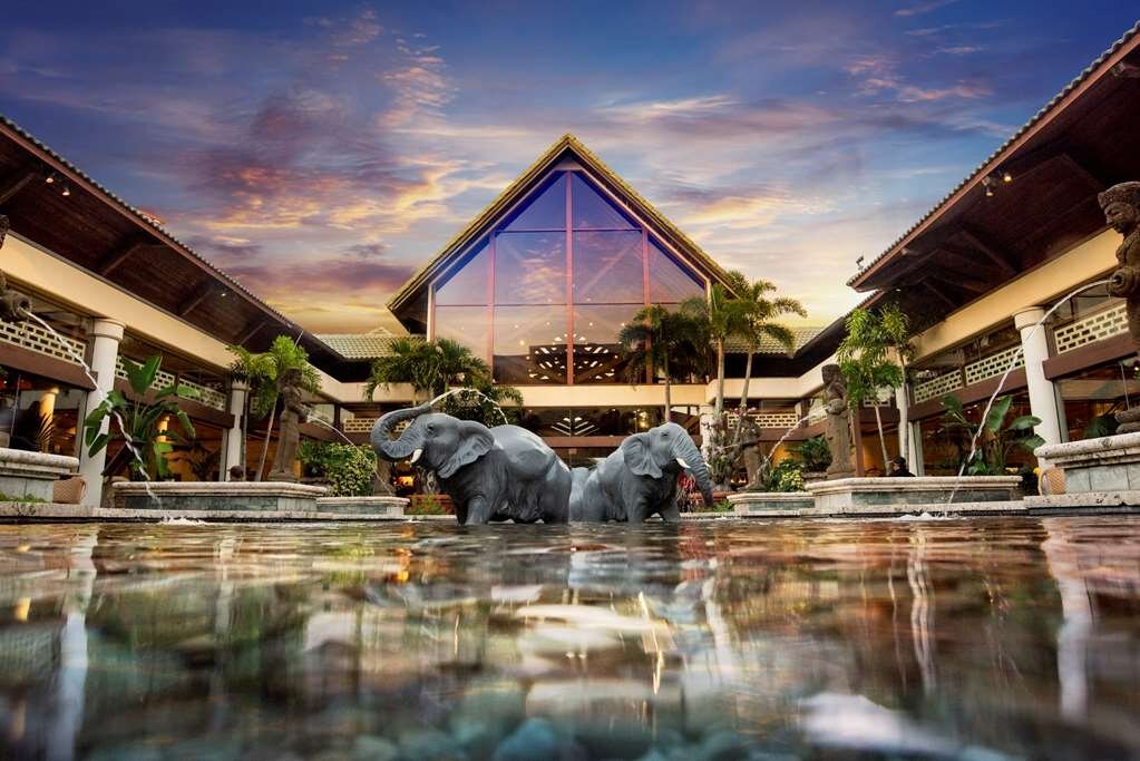Hotel photo 32 of Loews Royal Pacific Resort.