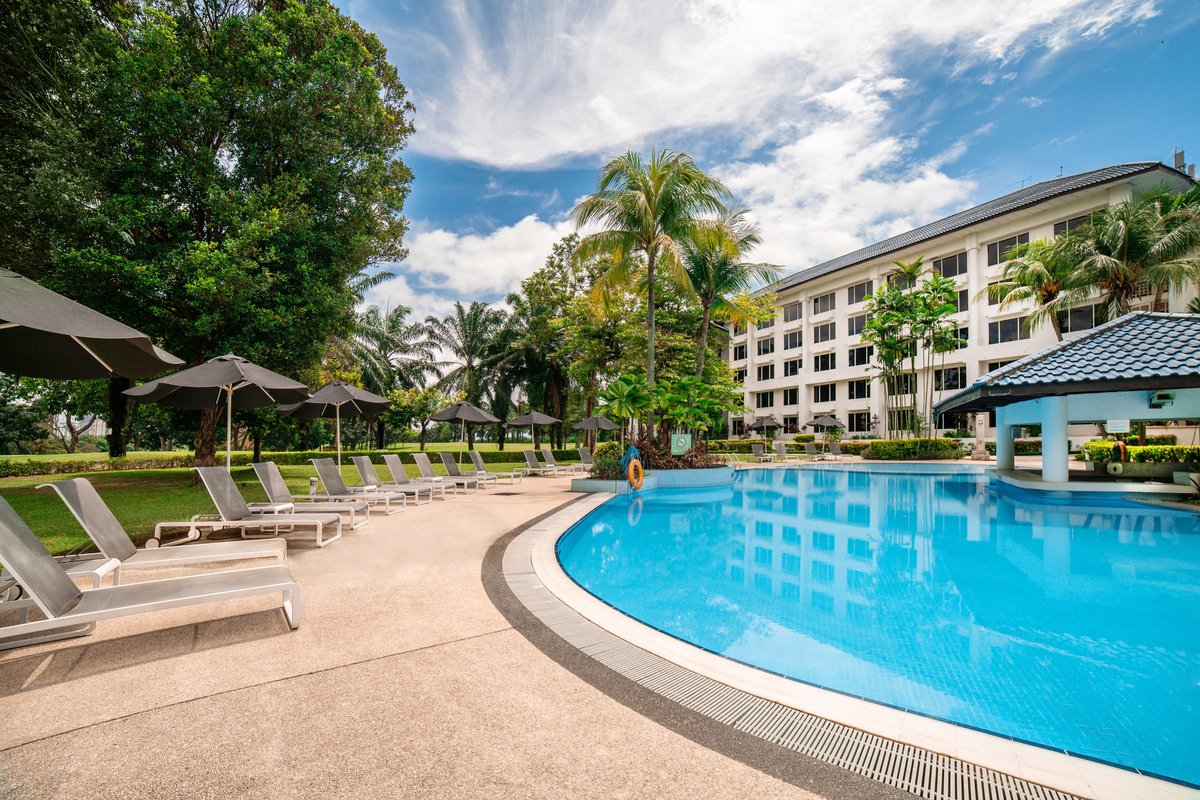 Glenmarie Hotel & Golf Resort Pool Pictures & Reviews - Tripadvisor