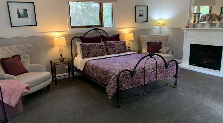 Camellia Cottage Bedroom/Lounge