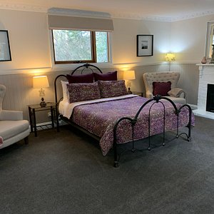 Camellia Cottage Bedroom/Lounge