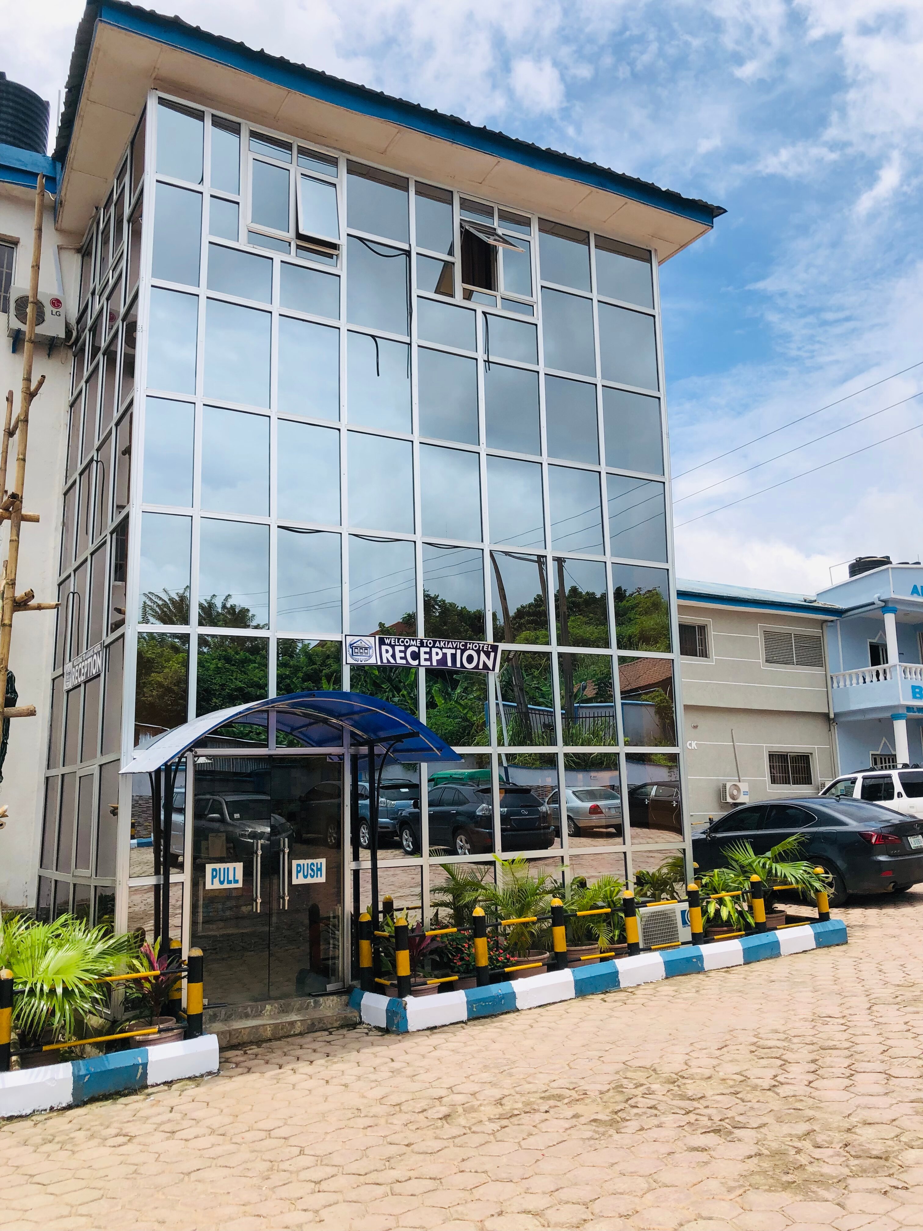 AKIAVIC BLUE ROOF HOTEL - Inn Reviews (Ondo, Nigeria)