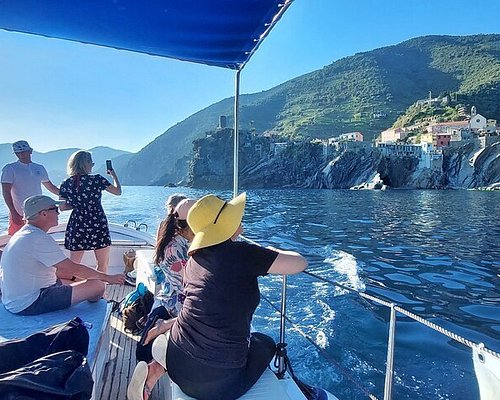 boat tour nord est vernazza