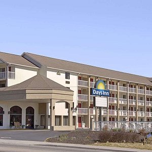 Welcome to Days Inn Apple Valley Sevierville