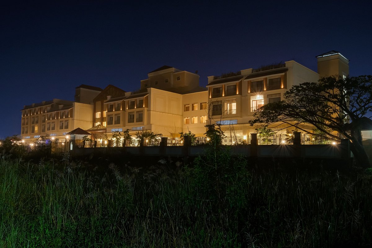 The Fern An Ecotel Hotel，位於羅納瓦拉的飯店