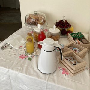 Le nostre elegantissime camere dotate di tutti i comfort e un’ampia sala colazione.