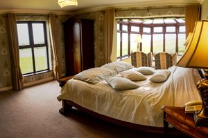 Room & Suite