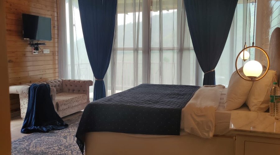 The Luxury Room 