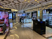 DFS Galleria at Hysan Place (b) - Picture of T Galleria Beauty by