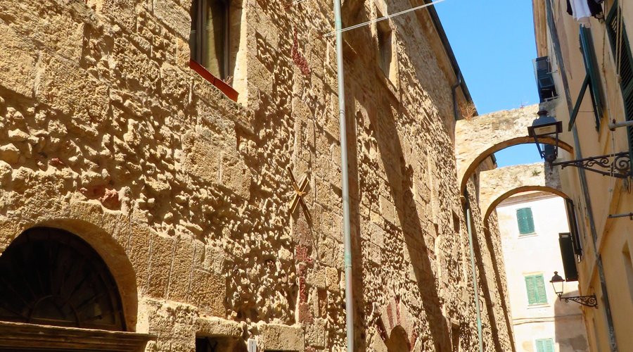 Contrafforti su via Majorca