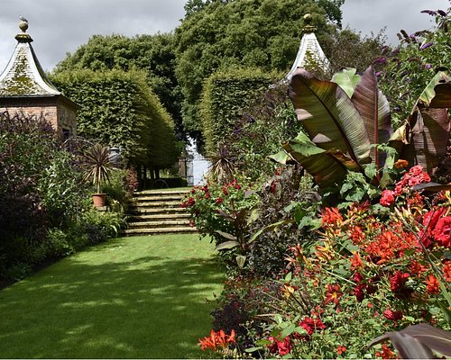best gardens to visit gloucestershire