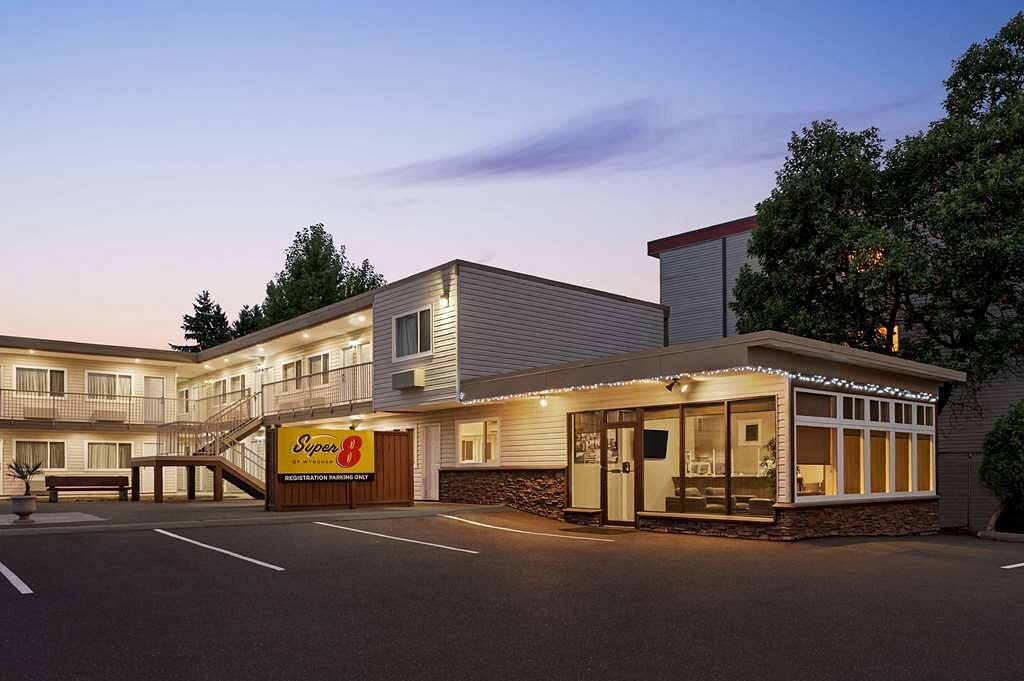 10 Best Courtenay Hotels, Canada (From $)