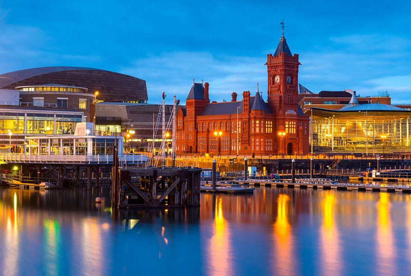 Cardiff bay at dusk