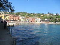 La Liguria dei Red Carpet, ecco il tappeto rosso nel centro storico di  Toirano 