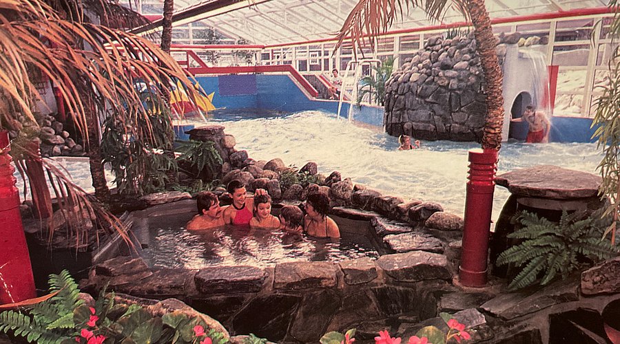 Tropicana Badeland () Tropicana Badeland