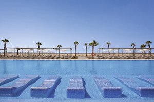 Pool & Beach