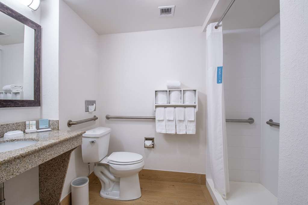Hotel photo 6 of Hampton Inn & Suites Williamsburg-Richmond Rd..
