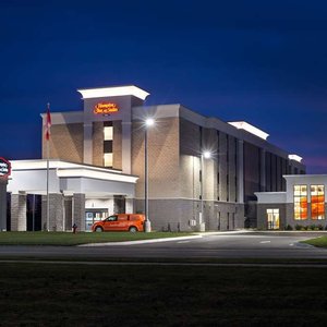 HAMPTON INN & SUITES BY HILTON FREDERICTON $122 ($̶1̶4̶4̶) - Updated ...