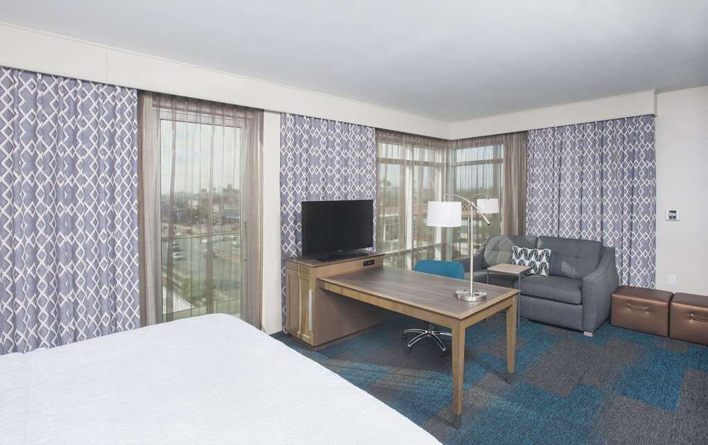 Hotel photo 2 of Hampton Inn & Suites LAX El Segundo.