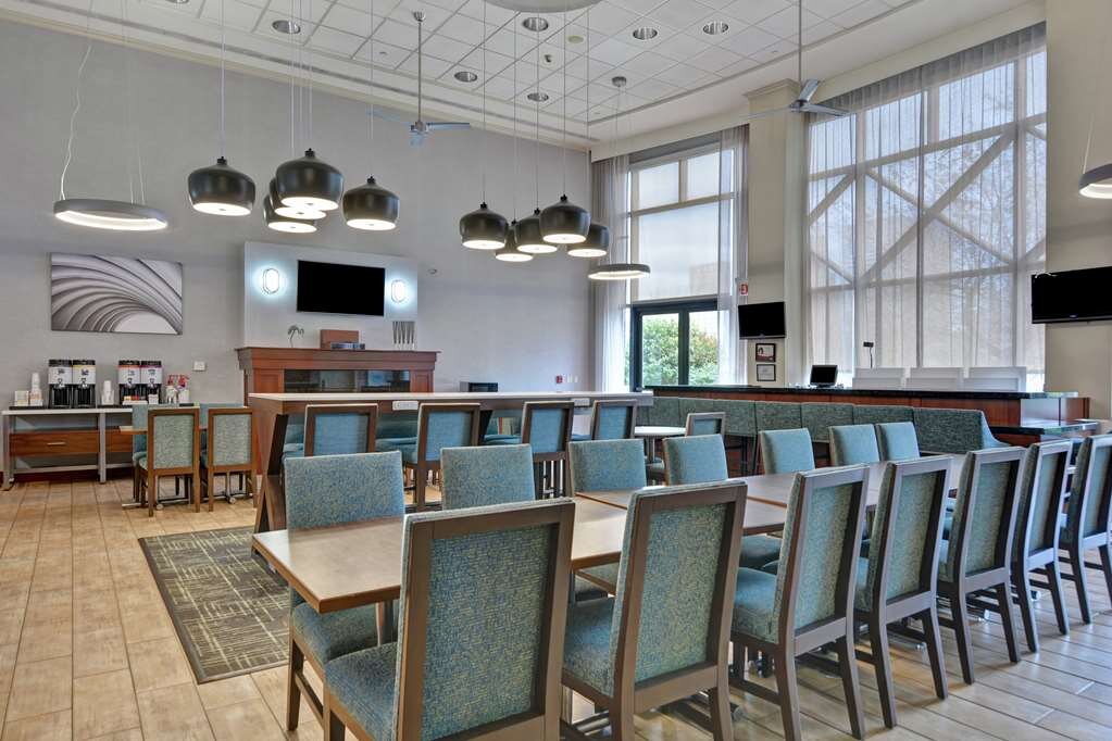 Hotel photo 2 of Hampton Inn & Suites Newark-Harrison-Riverwalk.