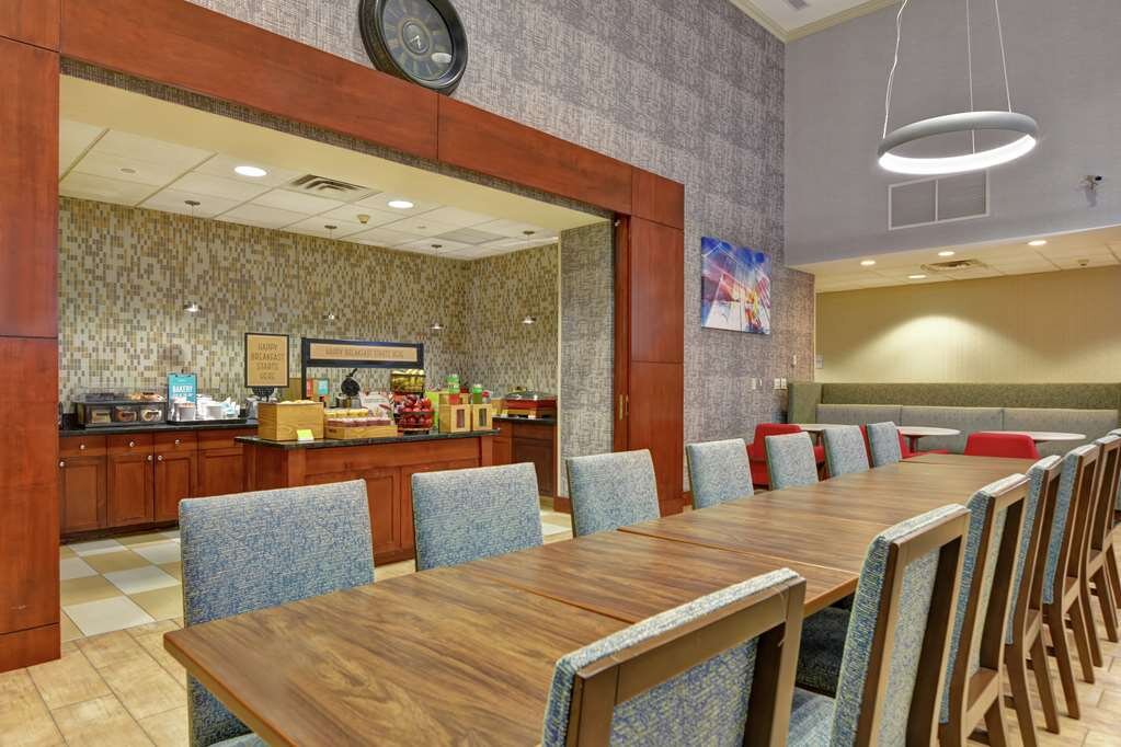 Hotel photo 39 of Hampton Inn & Suites Newark-Harrison-Riverwalk.