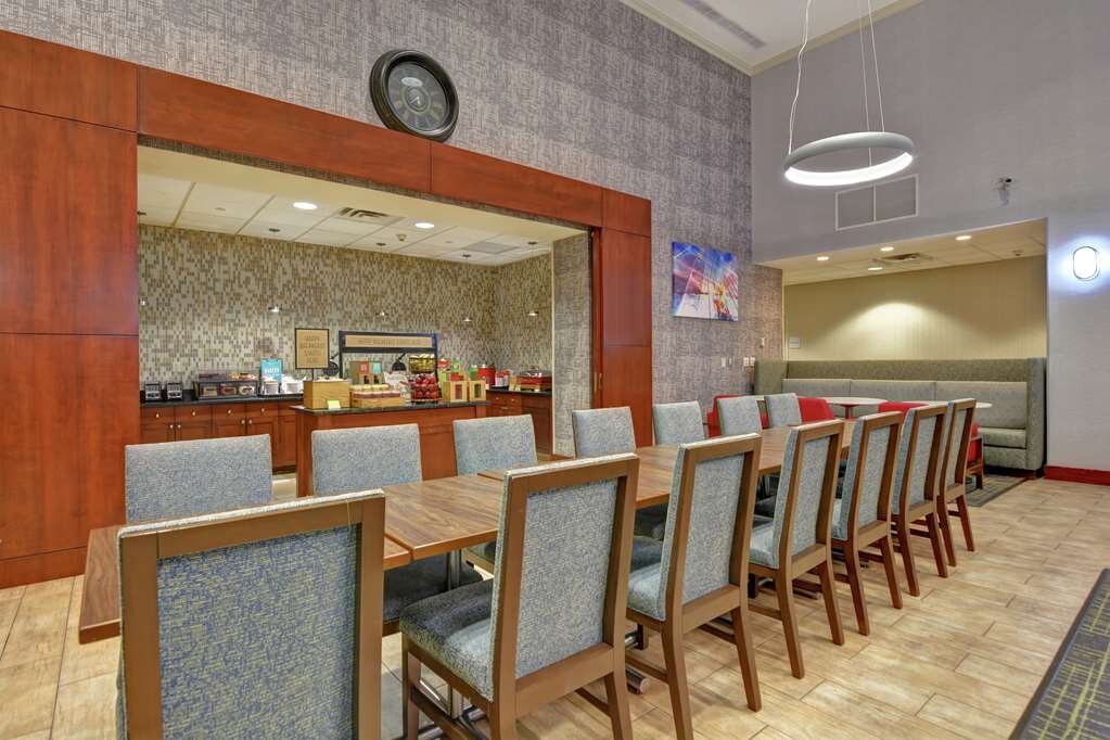 Hotel photo 8 of Hampton Inn & Suites Newark-Harrison-Riverwalk.