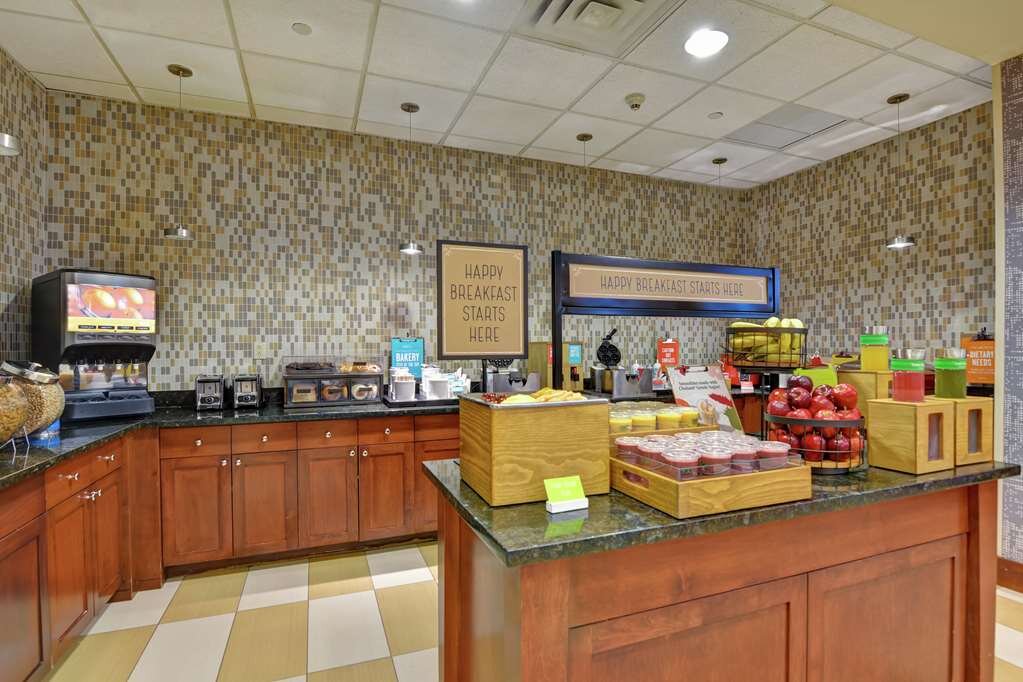Hotel photo 19 of Hampton Inn & Suites Newark-Harrison-Riverwalk.