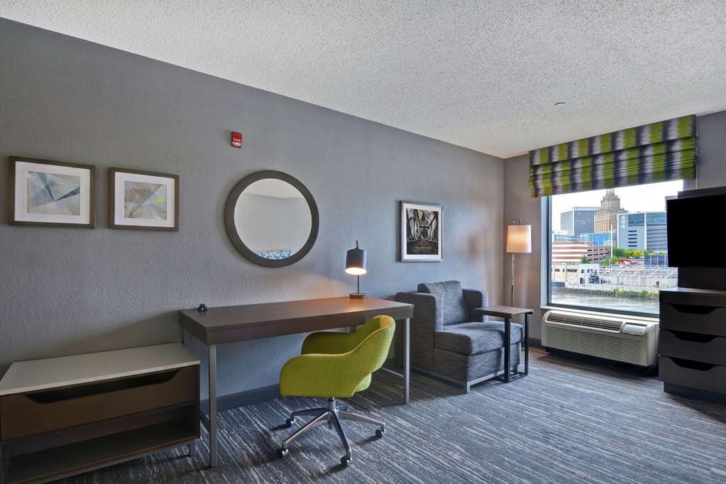 Hotel photo 15 of Hampton Inn & Suites Newark-Harrison-Riverwalk.