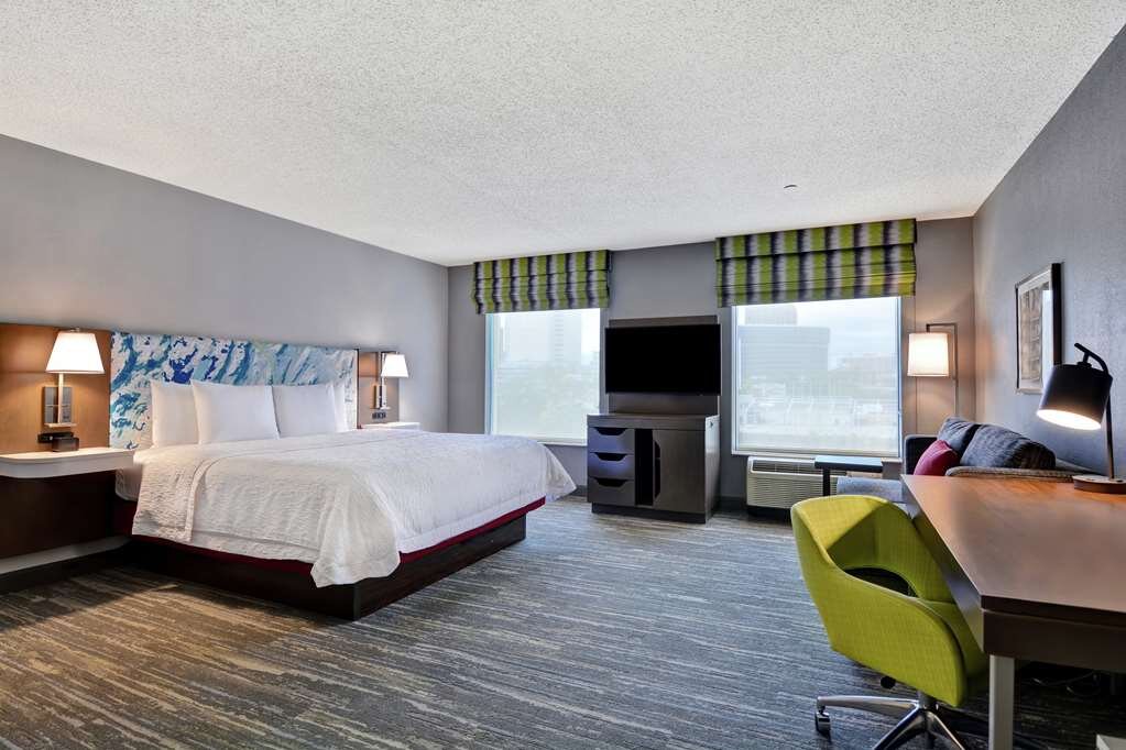 Hotel photo 36 of Hampton Inn & Suites Newark-Harrison-Riverwalk.