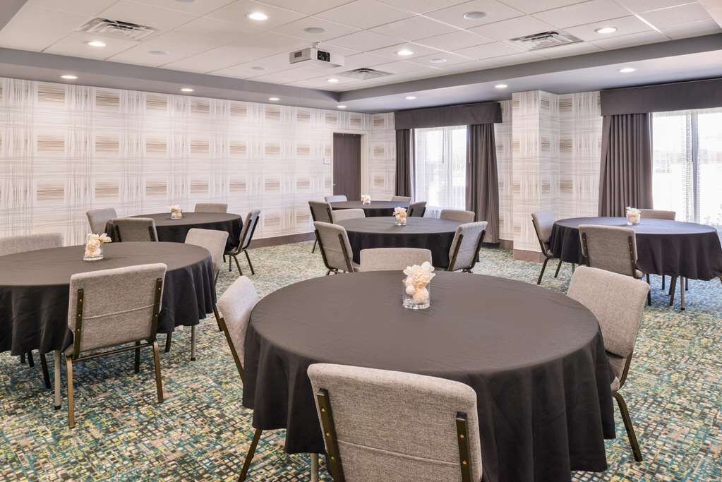 Hotel photo 15 of Hampton Inn Emporia.