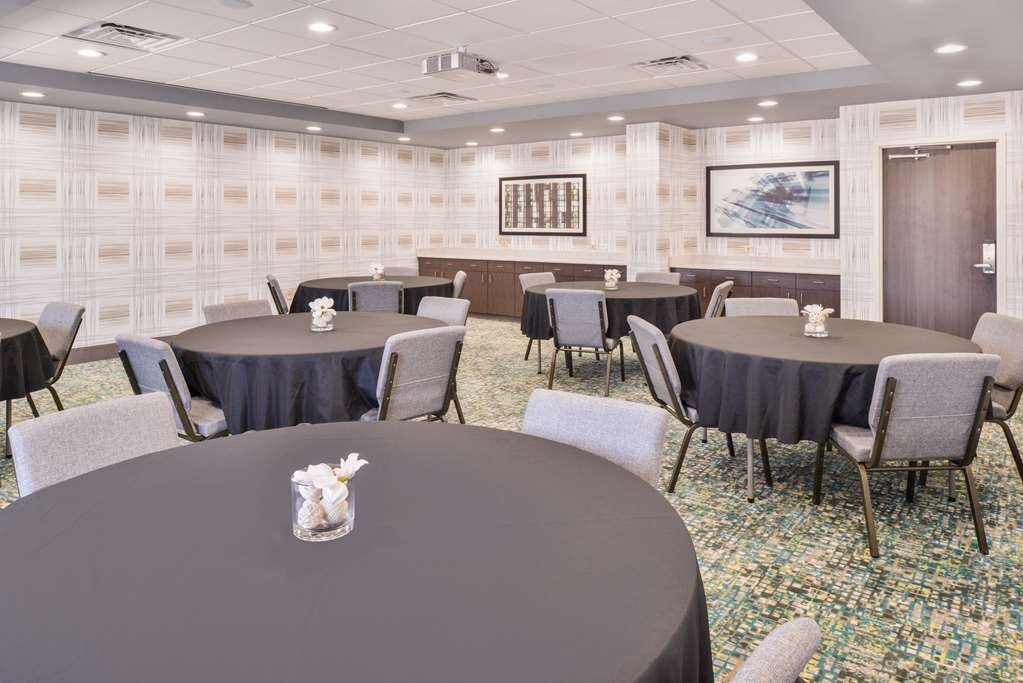 Hotel photo 28 of Hampton Inn Emporia.