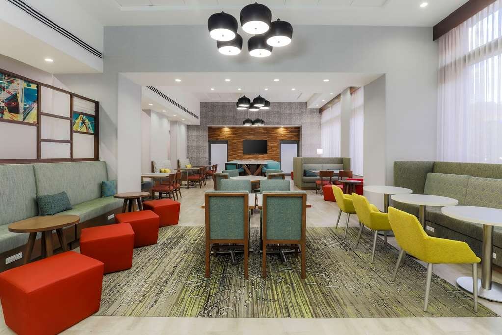 Hotel photo 24 of Hampton Inn & Suites Pittsburgh-Downtown.