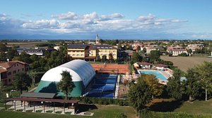 Ancora Sport Hotel in Meolo, image may contain: Villa, Pool, Water, Hotel