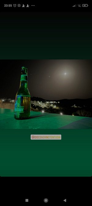 Espectacular foto desde la terraza chill out. Cerveza especial Alcázar, con nuestra luna por testigo.