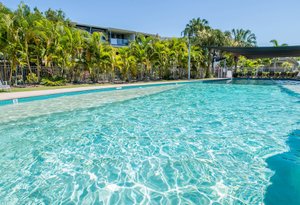 Pool & Beach