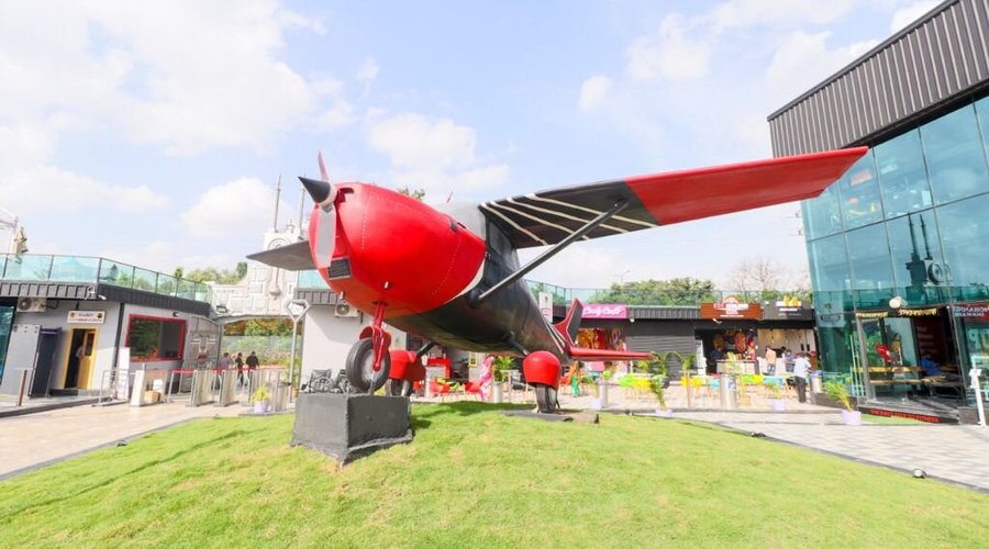 Jetplane is one of the popular photo spots at Thrill City located at the entrance. Get your perfect snap here!
