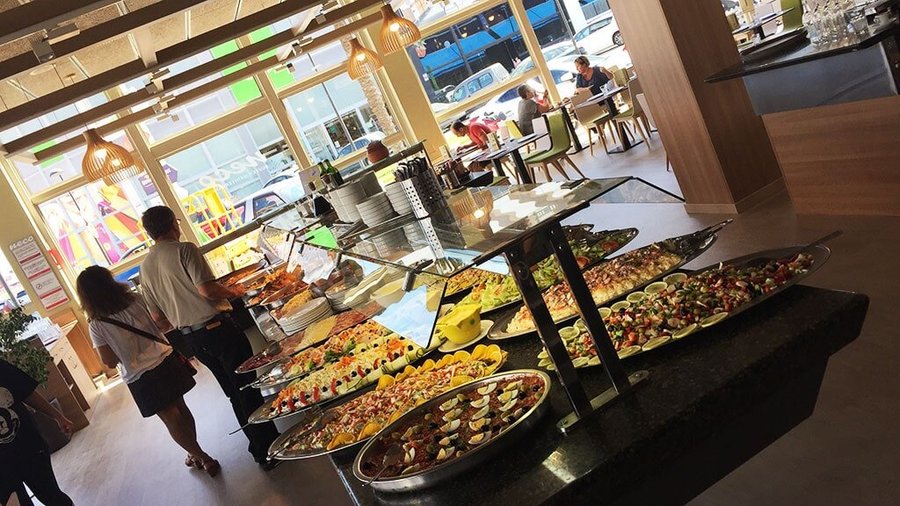 Mesa Buffet.