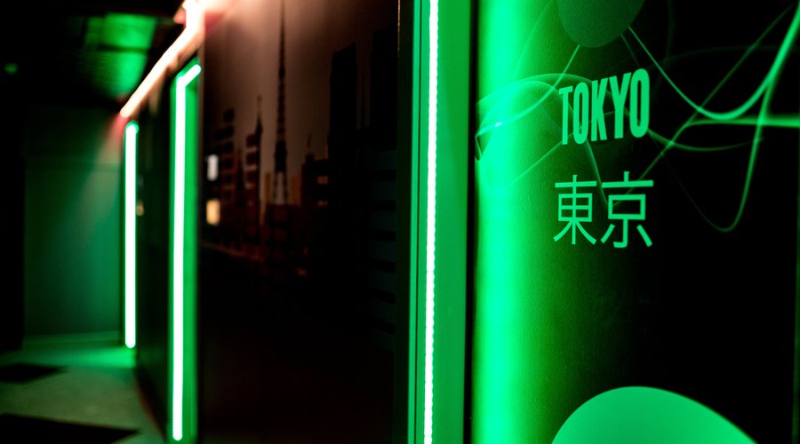 Each booth caters for up to 30 people and is themed on an iconic city of the world. Choose from London, Paris, Tokyo, New York, Sydney & Las Vegas. Each room is fully equipped with state of the art Karaoke machines, powerful sound systems, large LED screens, radio mics, mood lighting and luxurious seating. You can also order drinks directly to your room from our bar. So invite your friends, select your favourite karaoke  song, order your drinks and get ready to party the night away! 