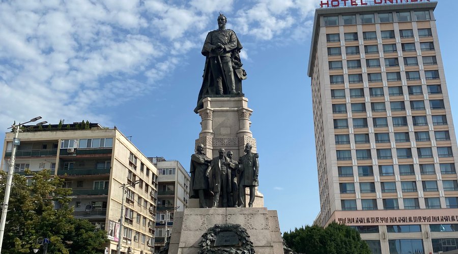 Statue of King Cuza and the Unirea hotel in the back. 