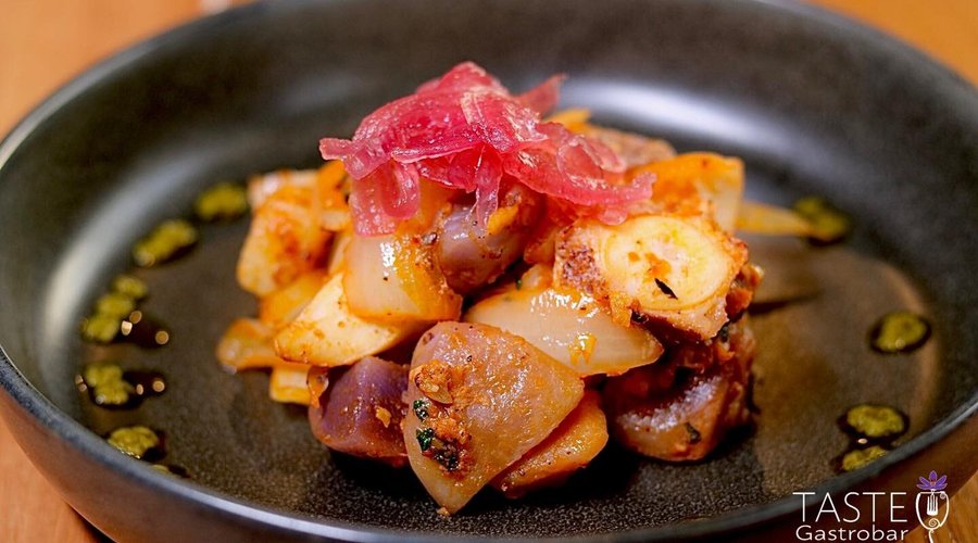 Slices octopus, crispy potatoes, pickled red onions