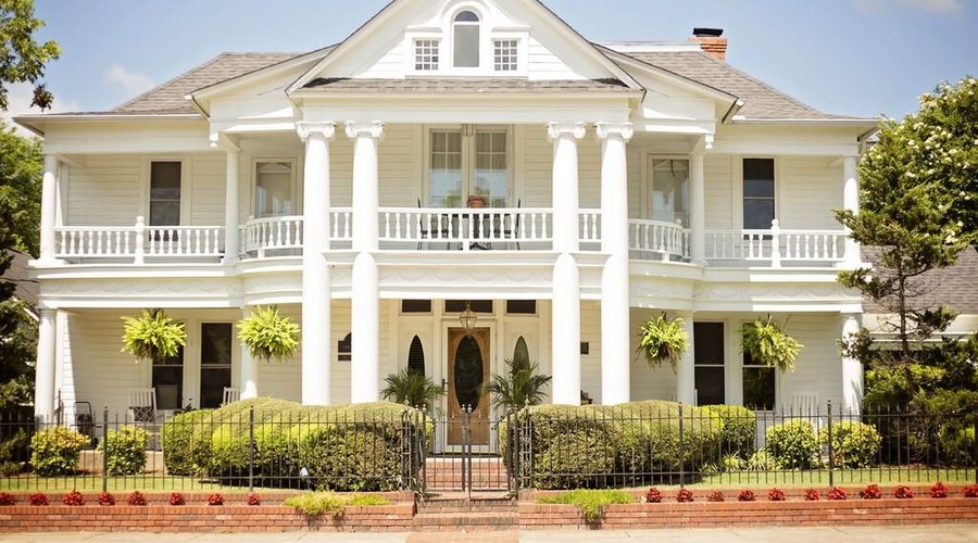 The Carriage House Inn