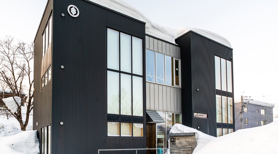 Sekka Ni Chalet - Facade with surrounding snow
