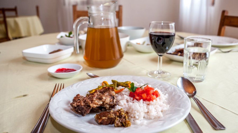 plat malagasy avec le ranovola:  boisson malagasy