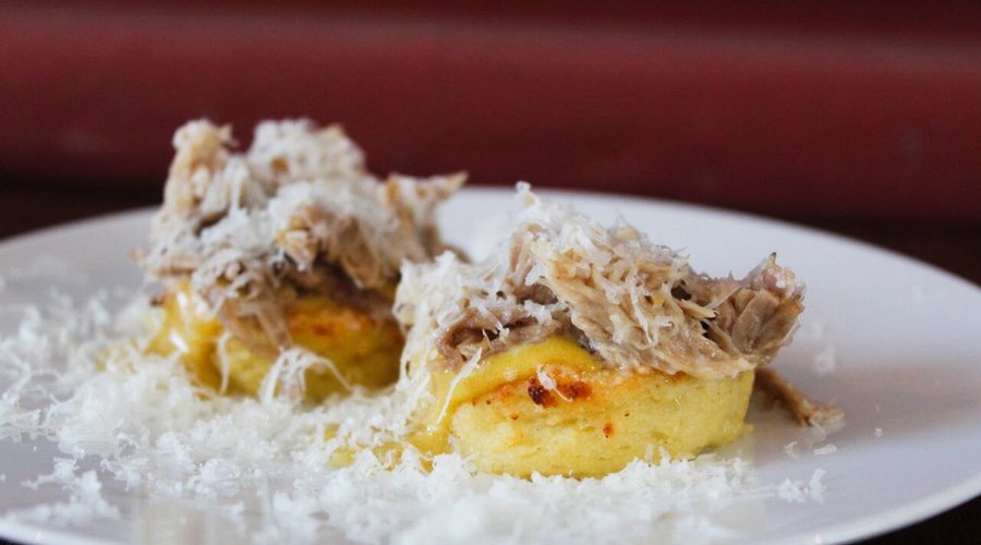 Gnocchetti di semolino con stinco di maiale