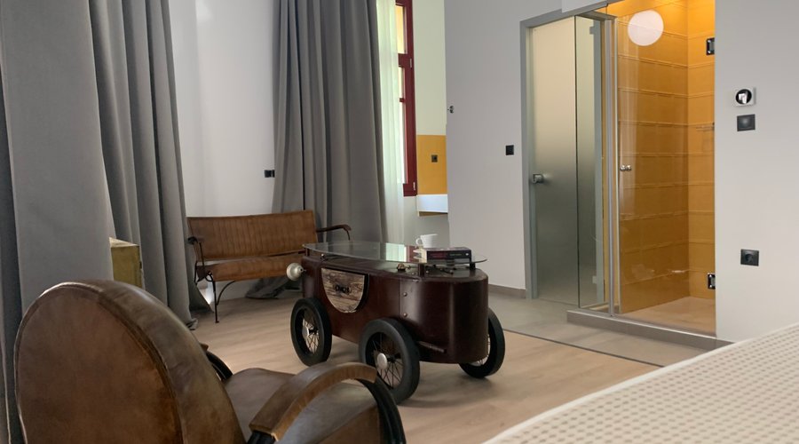 Featuring a private entrance, this air-conditioned suite comprises 1 living room, 1 separate bedroom and 1 bathroom with a walk-in shower and a hairdryer. This suite features soundproof walls, flat-screen TV with streaming services, city views, as well as wine/champagne for guests. The unit offers 3 beds.