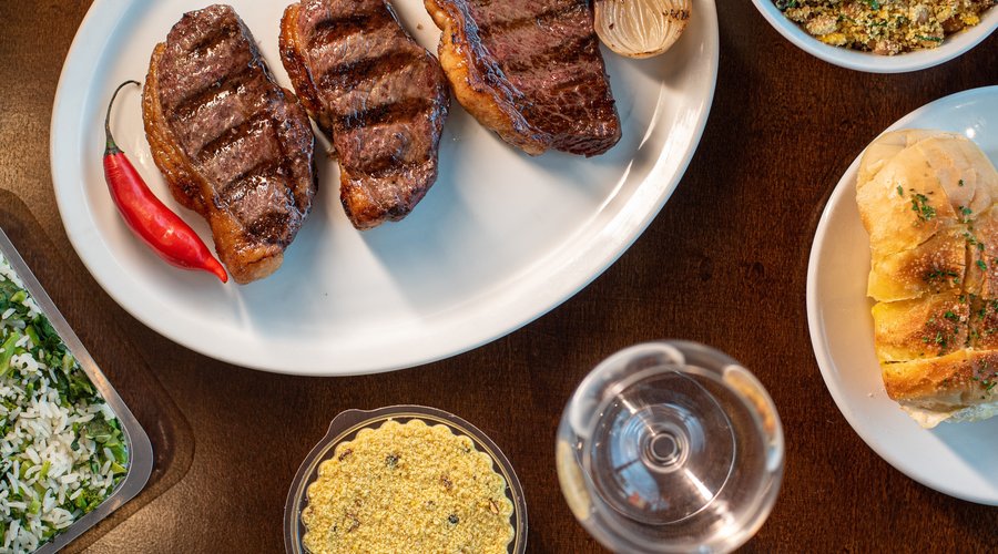 Carnes na Parrilla e acompanhamentos