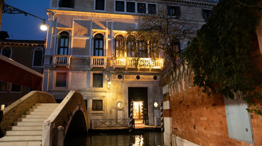 Hotel Facede Night View