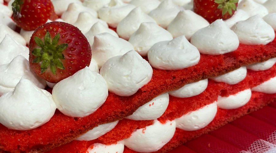 Torta Red Velvet con fragole🍓